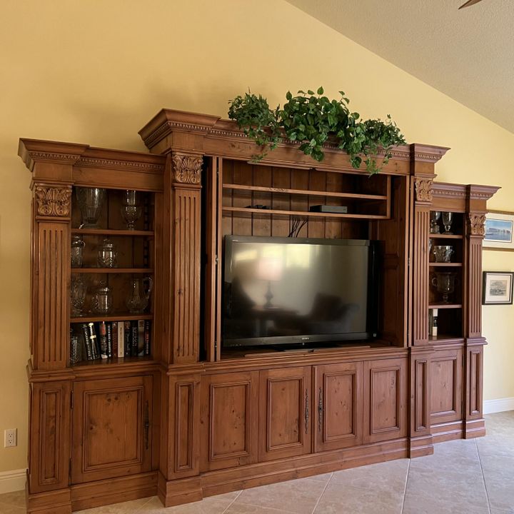 Active With Contract: $725,000 (2 beds, 2 baths, 2023 Square Feet)