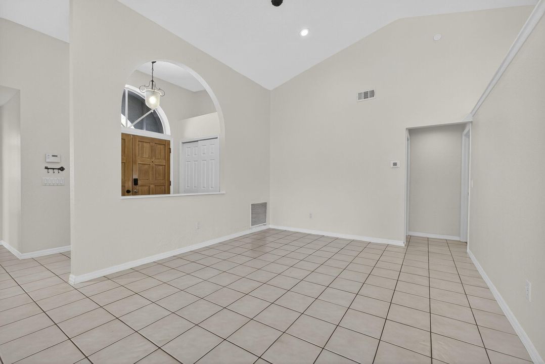 For Rent: $3,300 (3 beds, 2 baths, 2041 Square Feet)