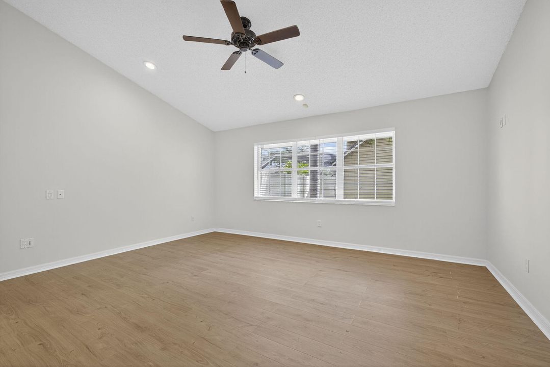 For Rent: $3,300 (3 beds, 2 baths, 2041 Square Feet)