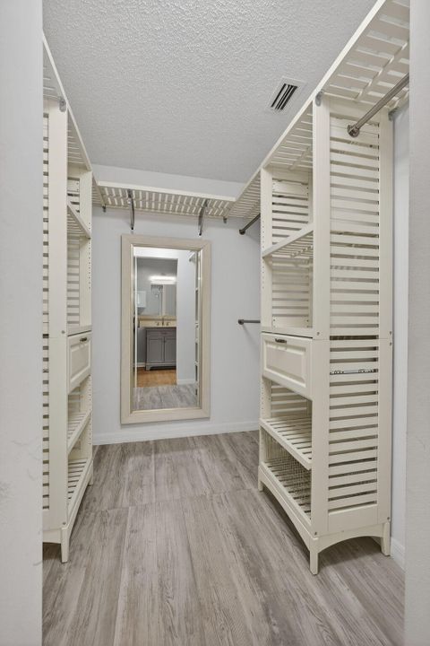 For Rent: $3,300 (3 beds, 2 baths, 2041 Square Feet)