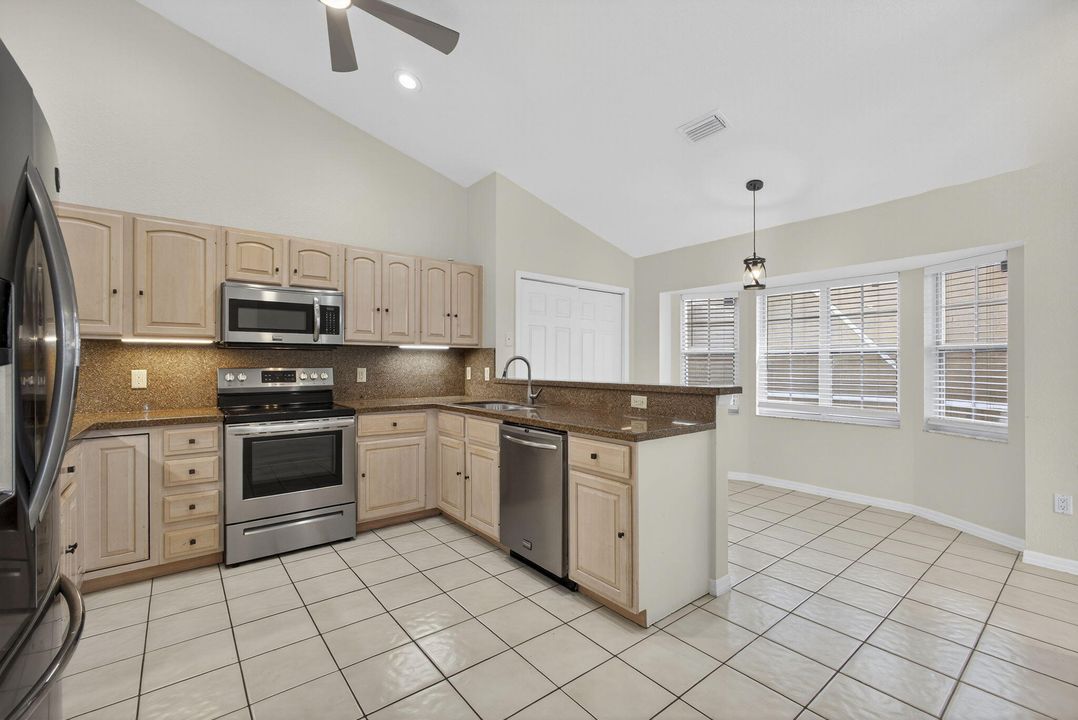 For Rent: $3,300 (3 beds, 2 baths, 2041 Square Feet)