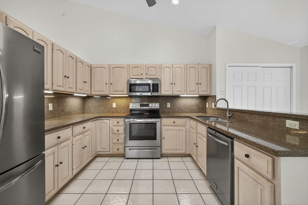 For Rent: $3,300 (3 beds, 2 baths, 2041 Square Feet)