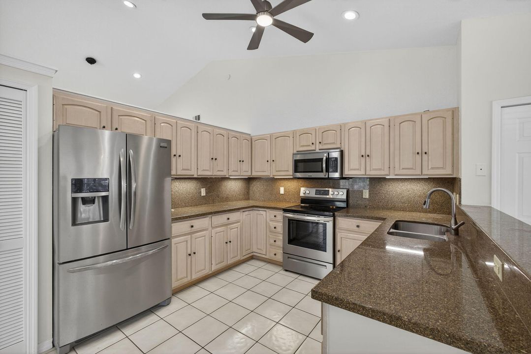 For Rent: $3,300 (3 beds, 2 baths, 2041 Square Feet)