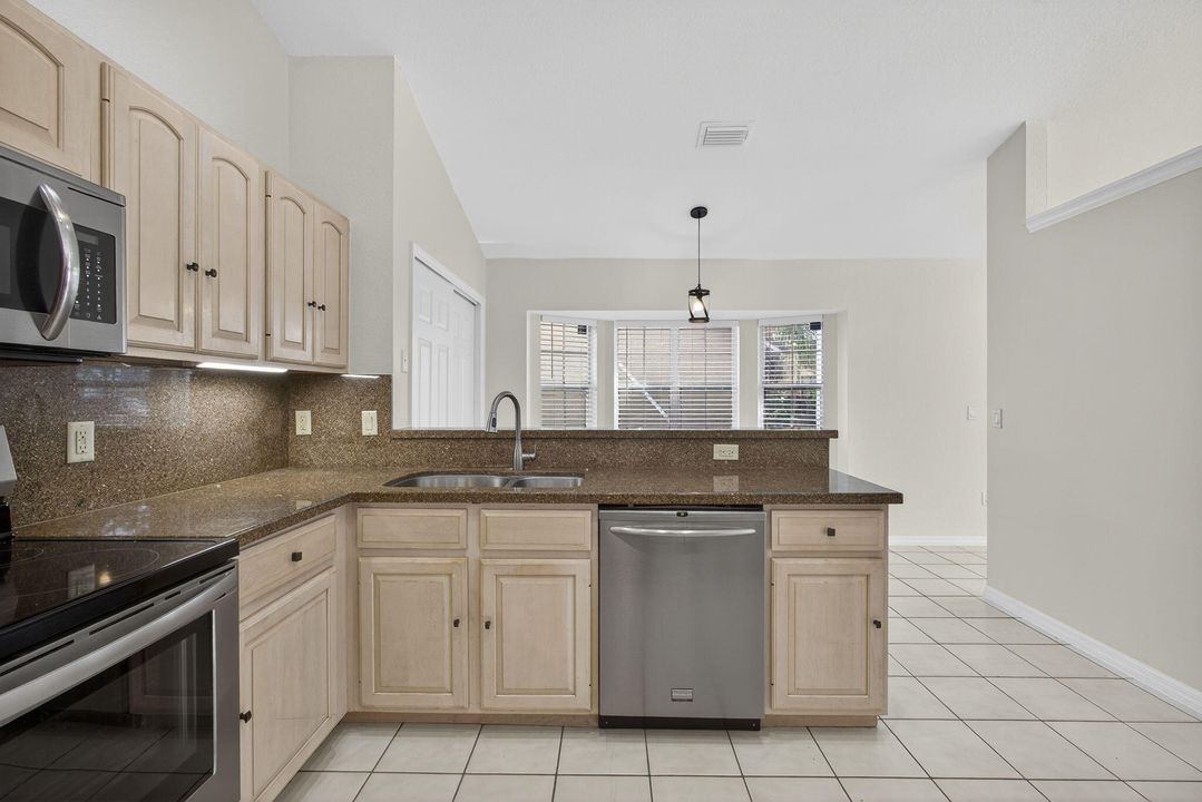 For Rent: $3,300 (3 beds, 2 baths, 2041 Square Feet)