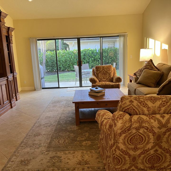 Active With Contract: $725,000 (2 beds, 2 baths, 2023 Square Feet)