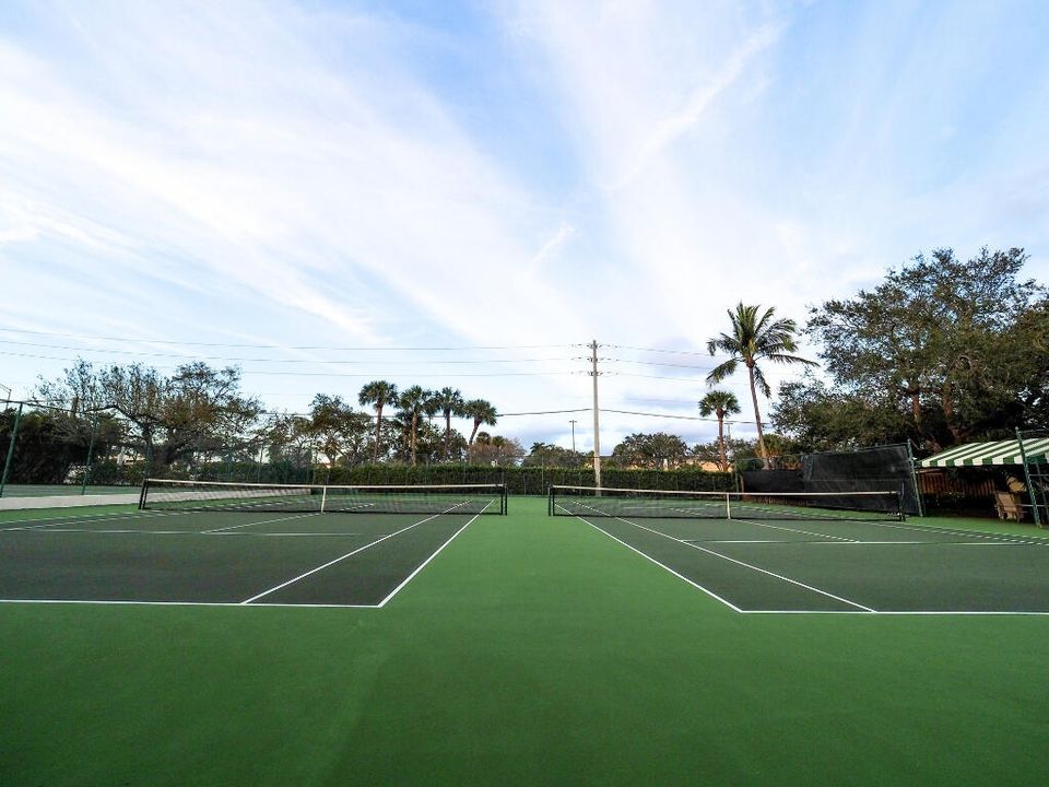 Active With Contract: $765,000 (2 beds, 2 baths, 1841 Square Feet)