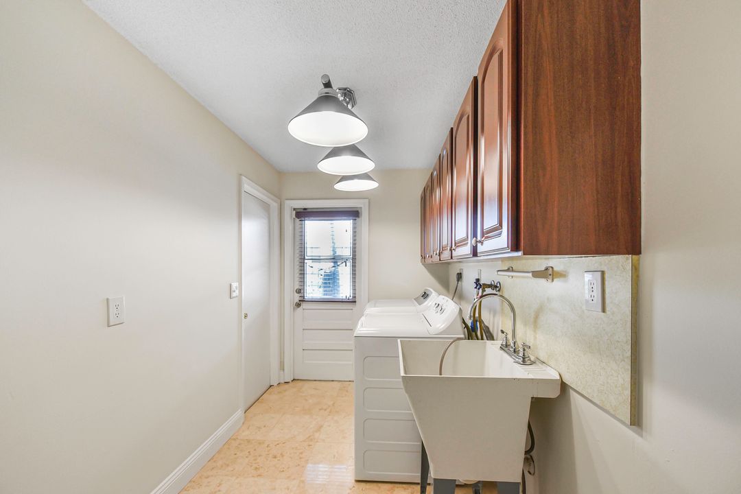 Active With Contract: $615,000 (3 beds, 2 baths, 2145 Square Feet)