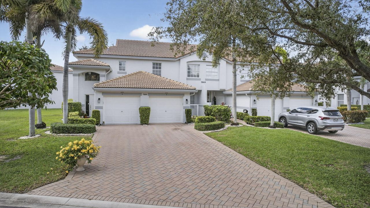 合同活跃: $359,900 (3 贝兹, 2 浴室, 1400 平方英尺)