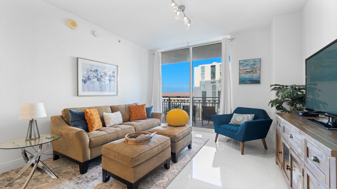 For Rent: $4,000 (2 beds, 2 baths, 1136 Square Feet)