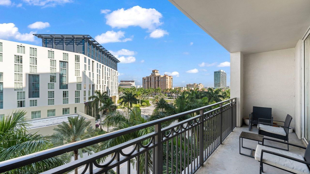 For Rent: $4,000 (2 beds, 2 baths, 1136 Square Feet)