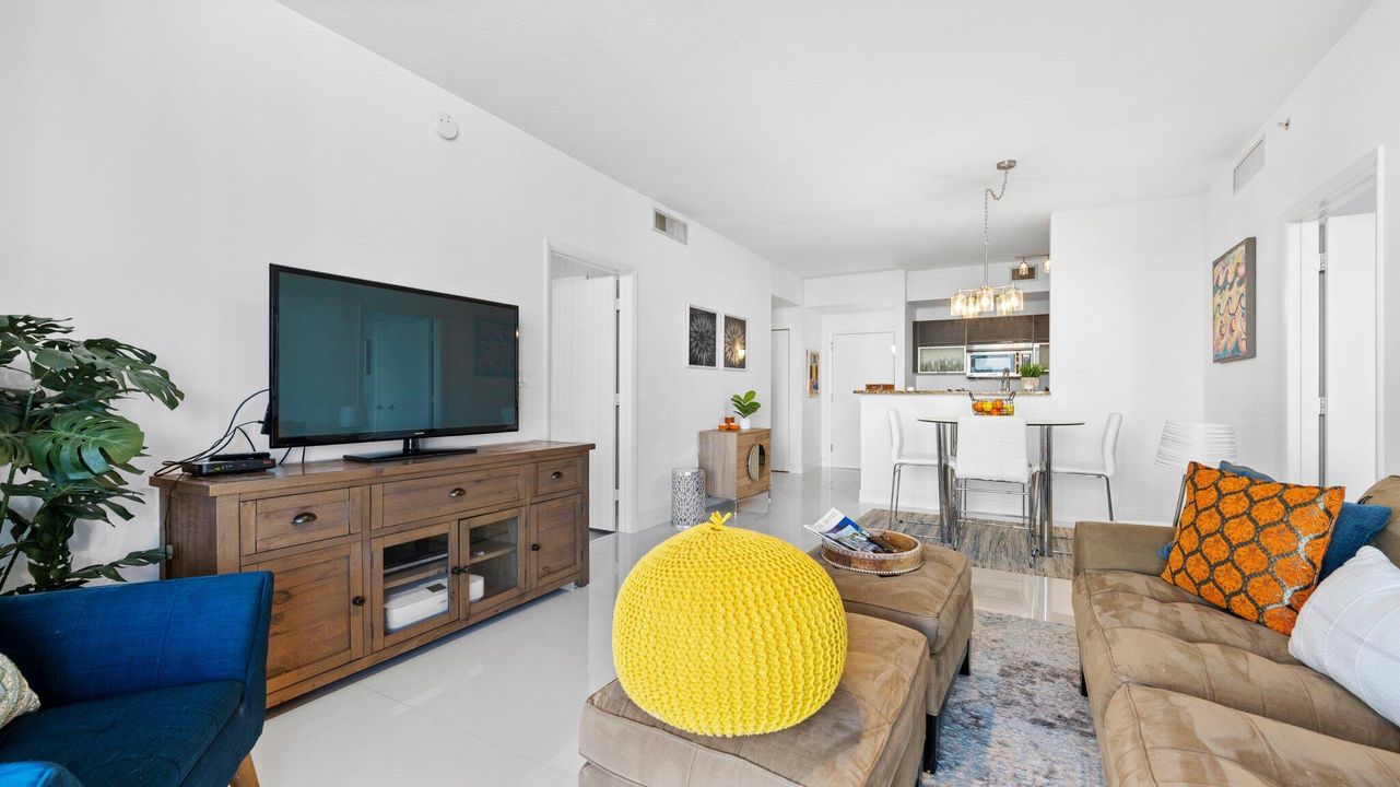 For Rent: $4,000 (2 beds, 2 baths, 1136 Square Feet)