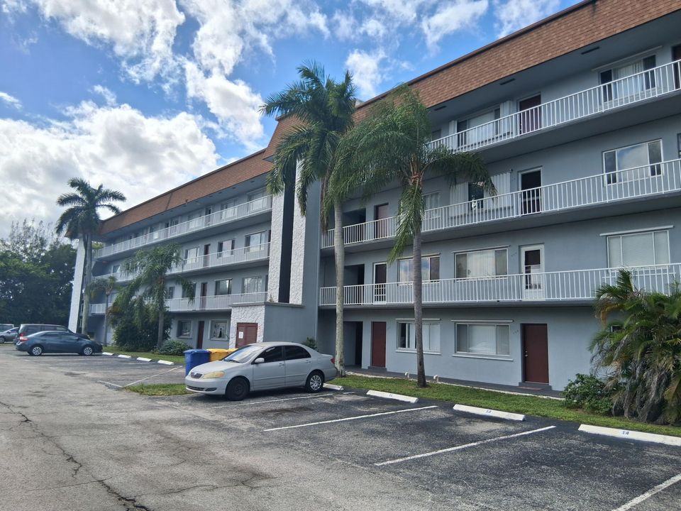 Recently Rented: $1,600 (1 beds, 1 baths, 472 Square Feet)