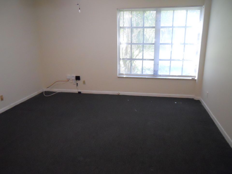 For Sale: $144,900 (2 beds, 2 baths, 1080 Square Feet)