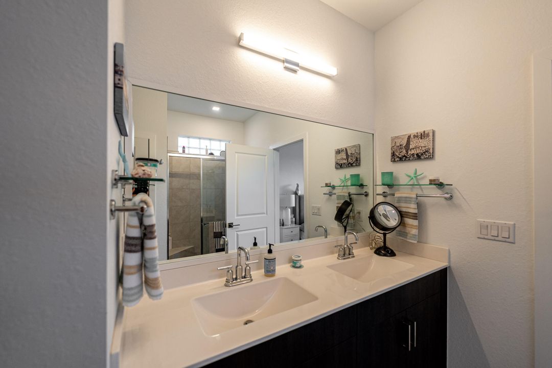 Под контрактом: $610,000 (3 спален, 2 ванн, 1730 Квадратных фут)