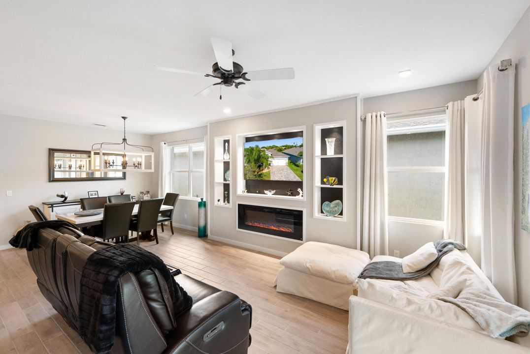 Под контрактом: $610,000 (3 спален, 2 ванн, 1730 Квадратных фут)