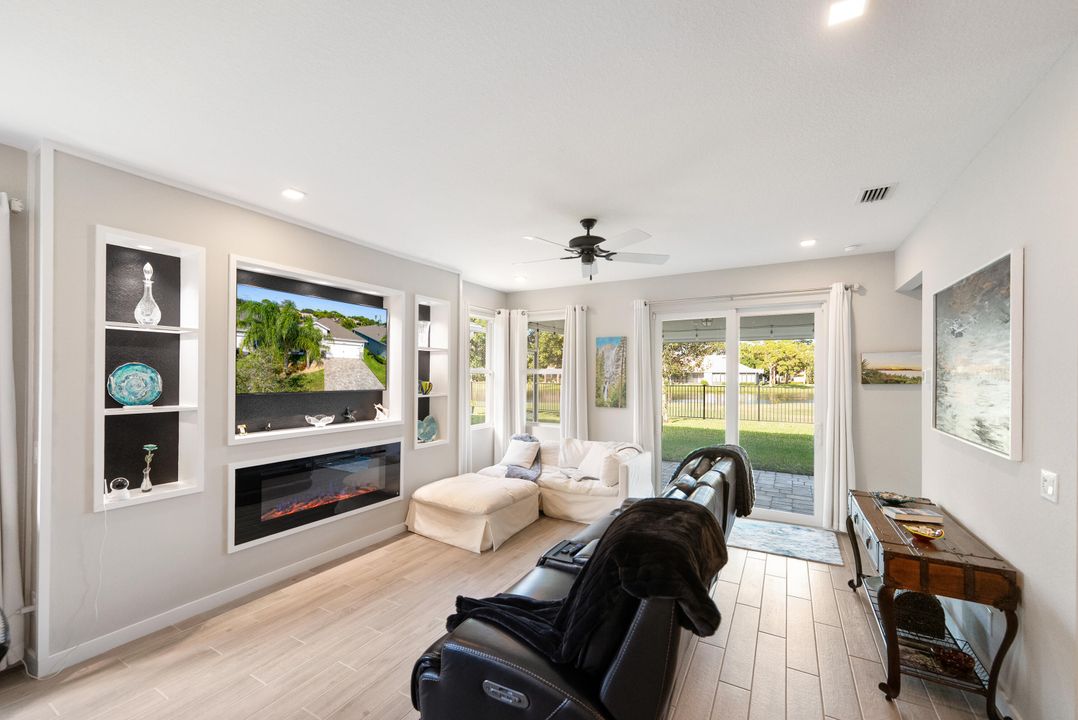 Под контрактом: $610,000 (3 спален, 2 ванн, 1730 Квадратных фут)