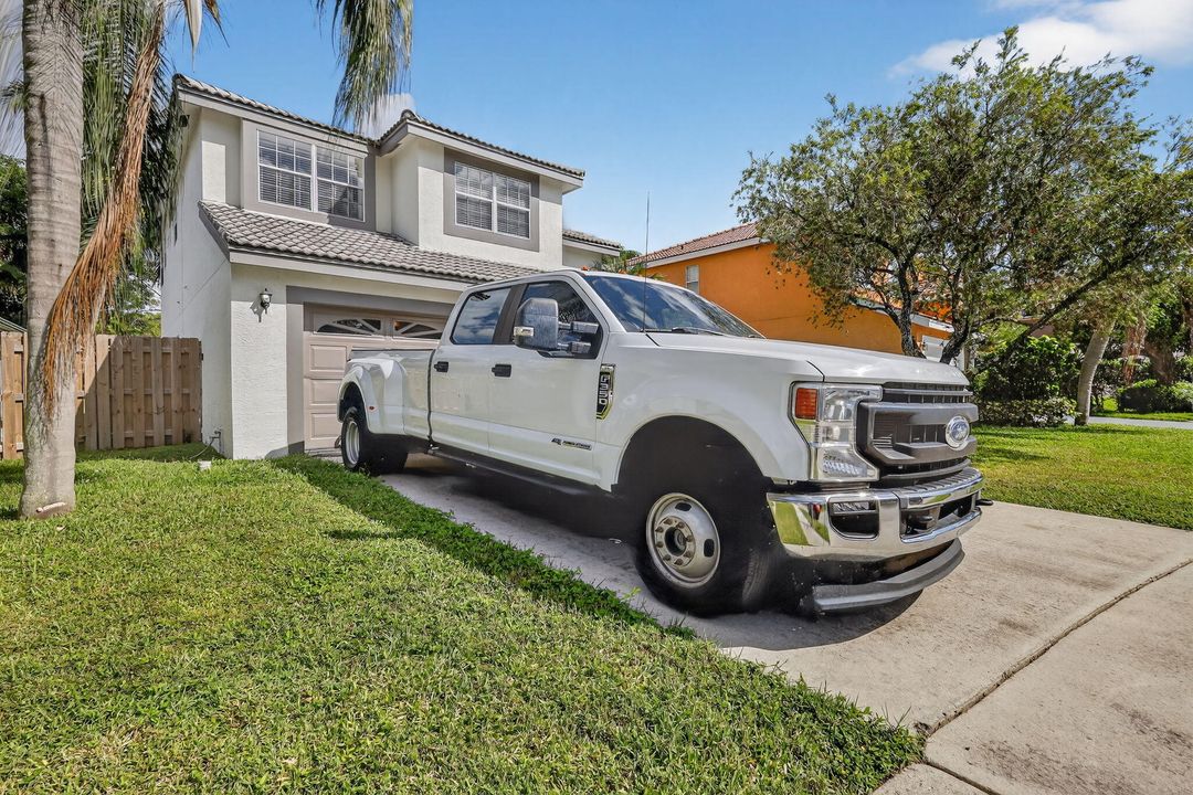 For Sale: $559,900 (3 beds, 2 baths, 2132 Square Feet)