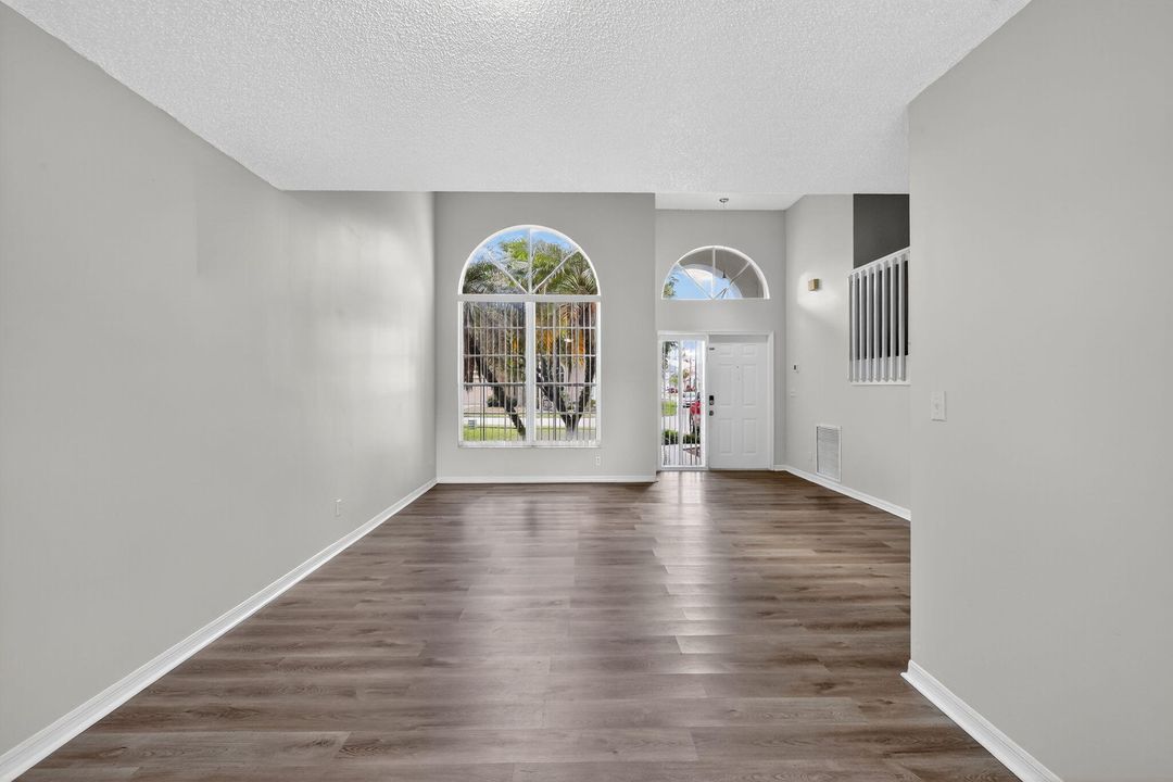 For Sale: $559,900 (3 beds, 2 baths, 2132 Square Feet)