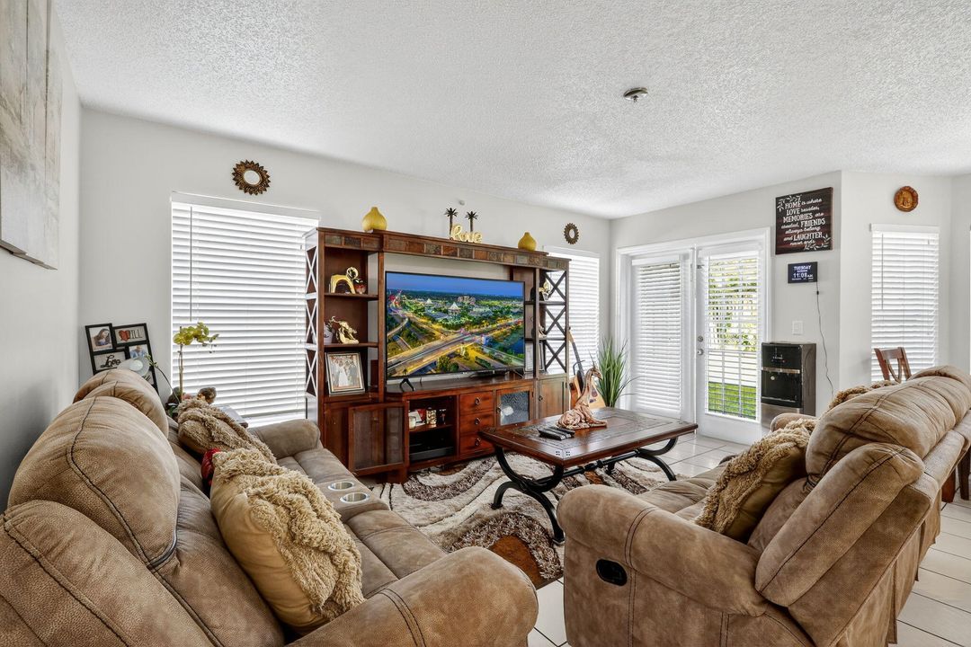 For Sale: $559,900 (3 beds, 2 baths, 2132 Square Feet)