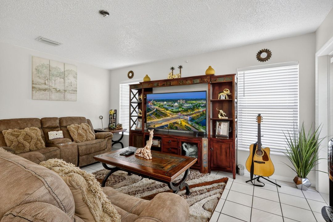 For Sale: $559,900 (3 beds, 2 baths, 2132 Square Feet)