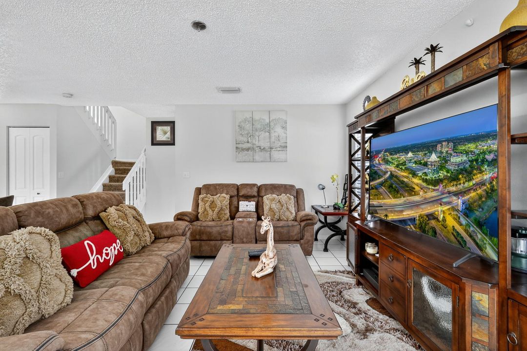 For Sale: $559,900 (3 beds, 2 baths, 2132 Square Feet)