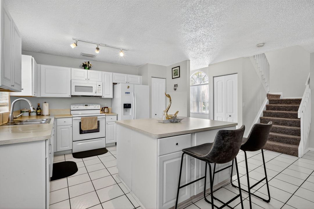 For Sale: $559,900 (3 beds, 2 baths, 2132 Square Feet)