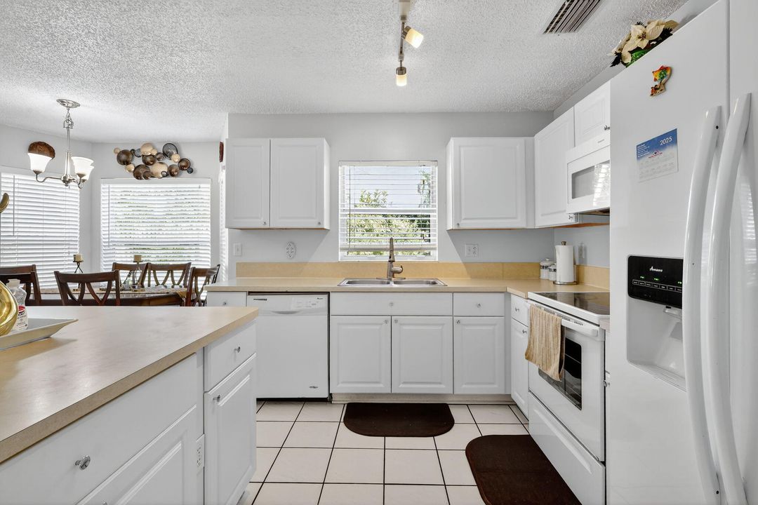 For Sale: $559,900 (3 beds, 2 baths, 2132 Square Feet)