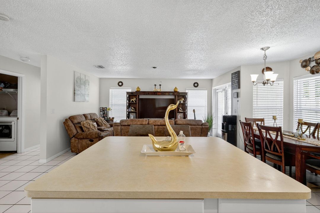 For Sale: $559,900 (3 beds, 2 baths, 2132 Square Feet)