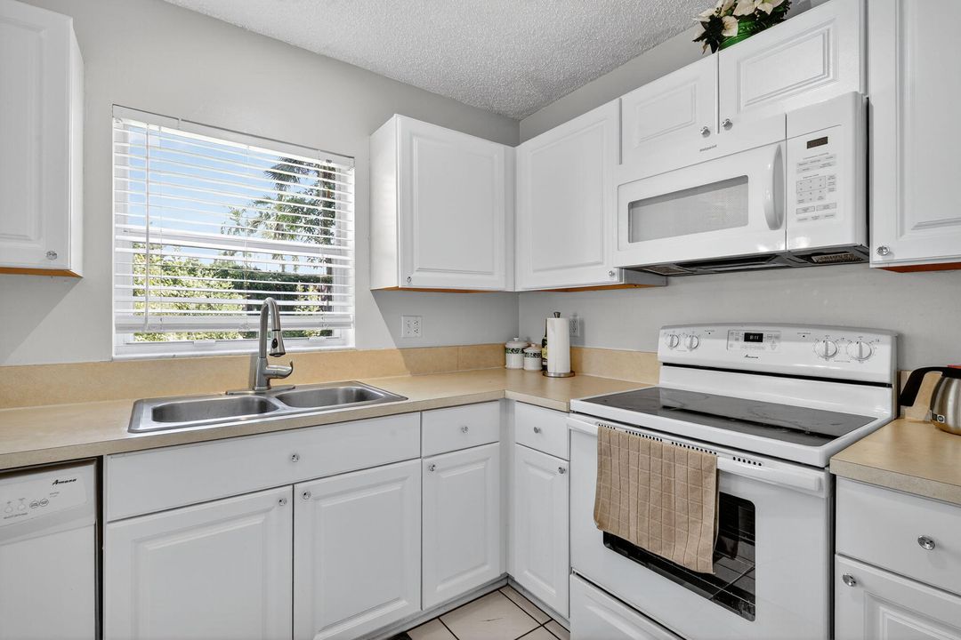 For Sale: $559,900 (3 beds, 2 baths, 2132 Square Feet)