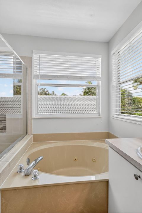 For Sale: $559,900 (3 beds, 2 baths, 2132 Square Feet)