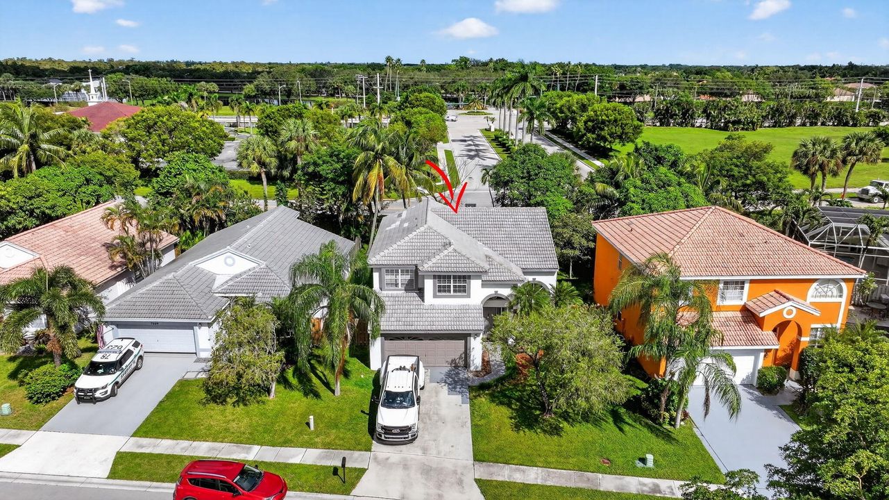 For Sale: $559,900 (3 beds, 2 baths, 2132 Square Feet)