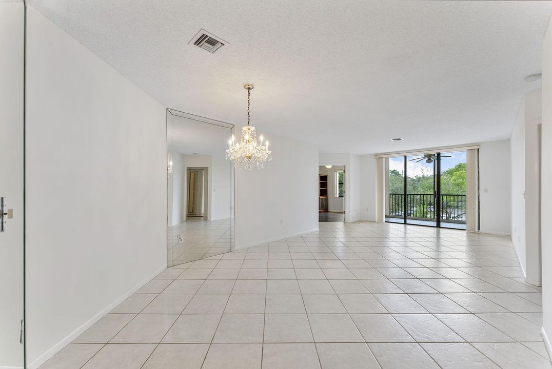 For Sale: $274,500 (3 beds, 2 baths, 1392 Square Feet)