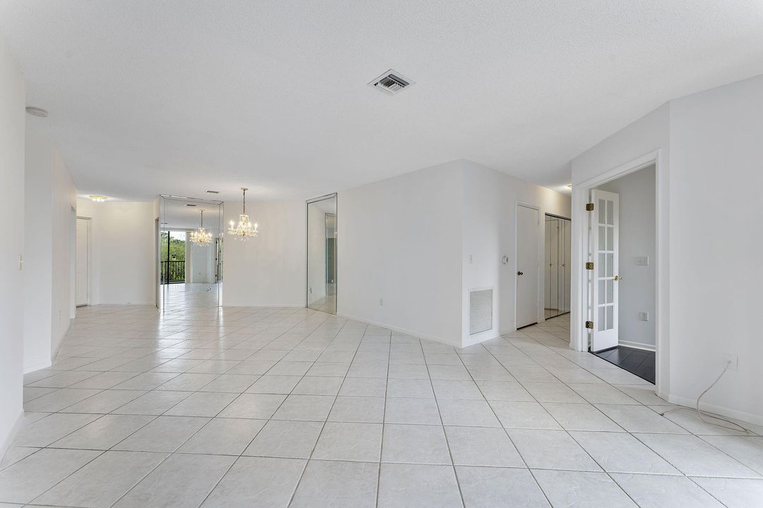 For Sale: $274,500 (3 beds, 2 baths, 1392 Square Feet)