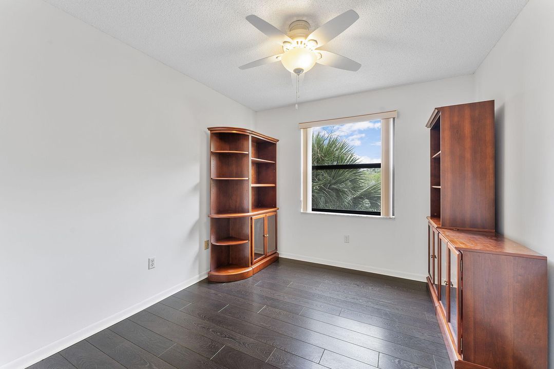 For Sale: $274,500 (3 beds, 2 baths, 1392 Square Feet)