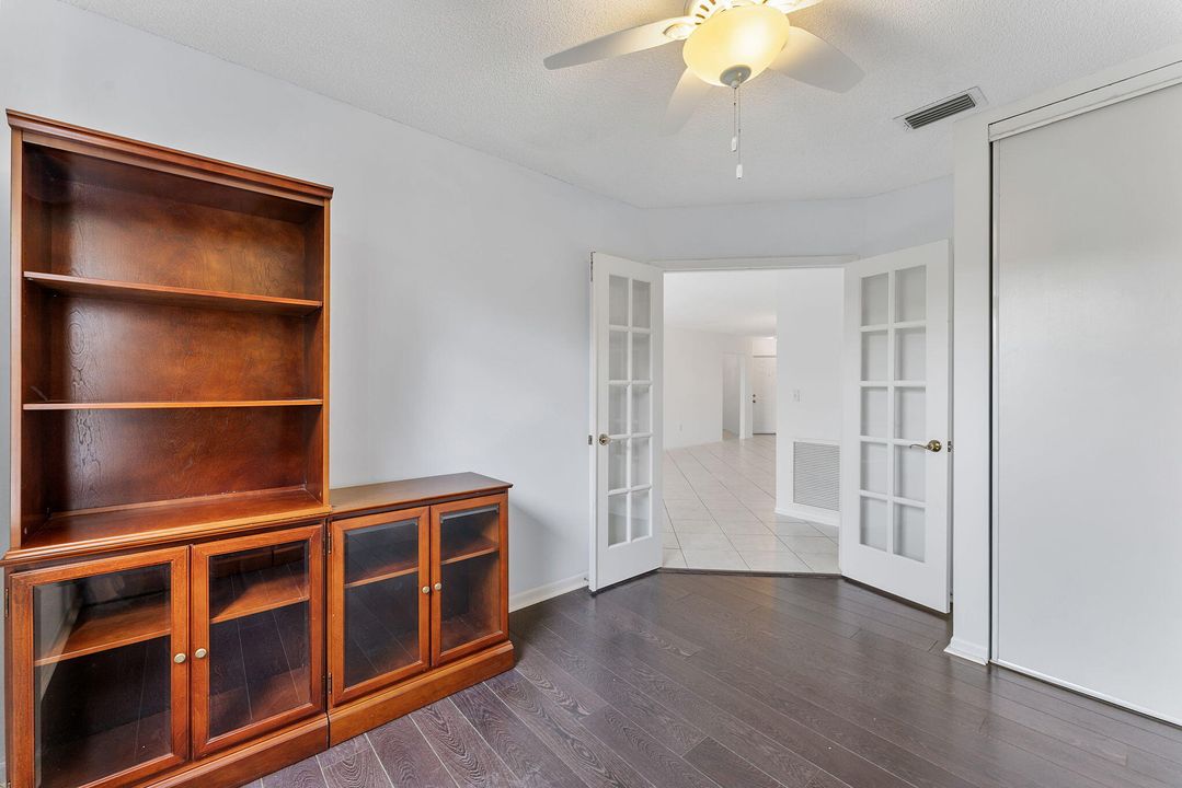 For Sale: $274,500 (3 beds, 2 baths, 1392 Square Feet)