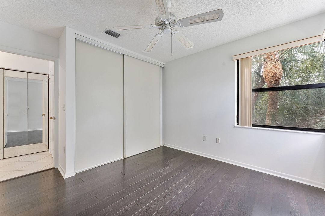 For Sale: $274,500 (3 beds, 2 baths, 1392 Square Feet)