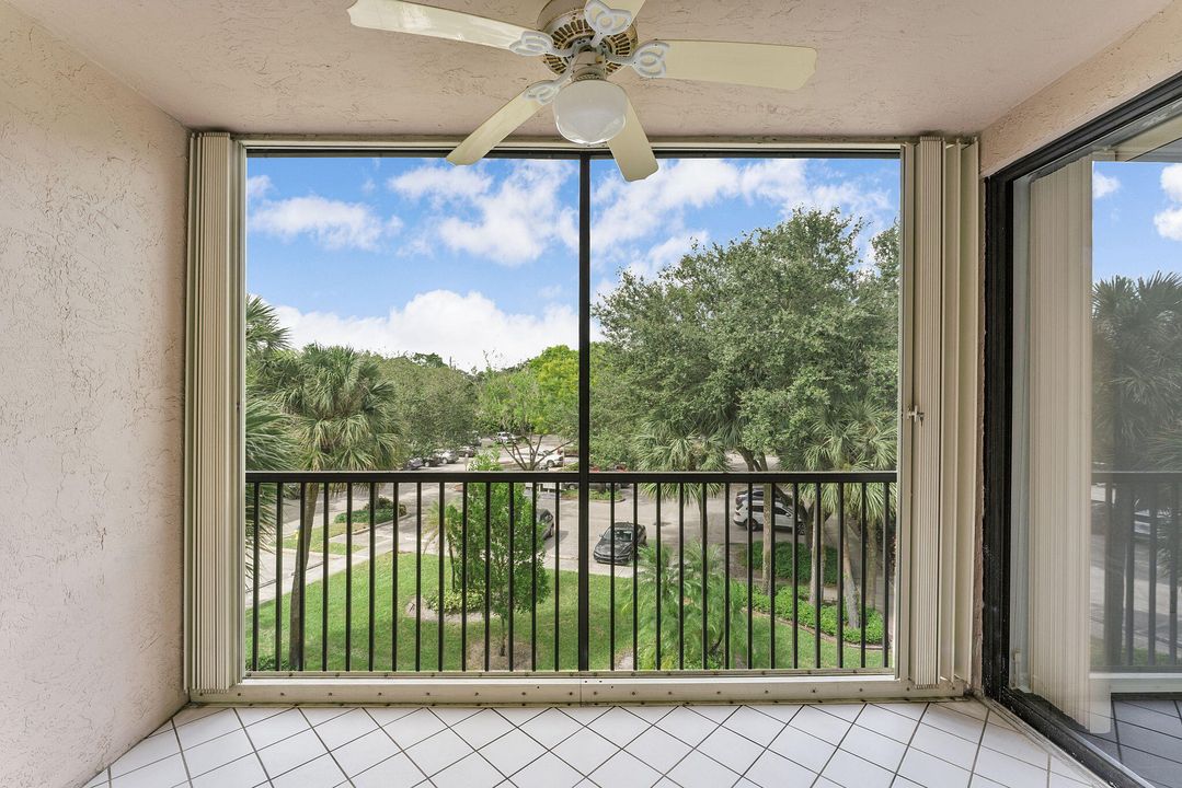 For Sale: $274,500 (3 beds, 2 baths, 1392 Square Feet)