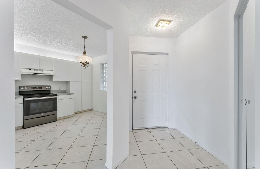 For Sale: $274,500 (3 beds, 2 baths, 1392 Square Feet)