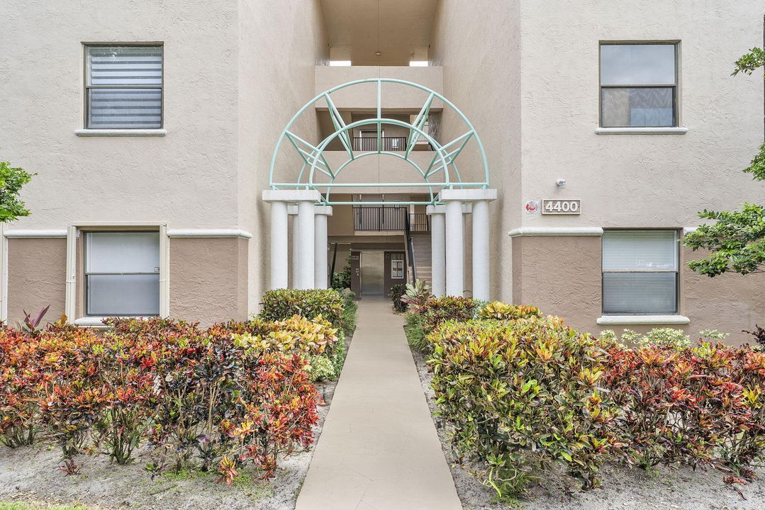 For Sale: $274,500 (3 beds, 2 baths, 1392 Square Feet)