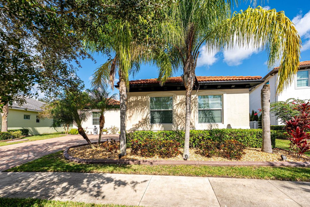 Под контрактом: $470,000 (4 спален, 3 ванн, 2386 Квадратных фут)