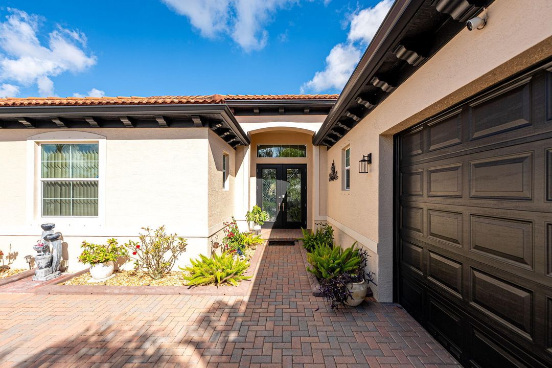 Под контрактом: $470,000 (4 спален, 3 ванн, 2386 Квадратных фут)