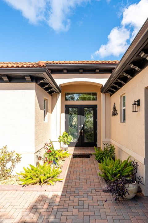 Под контрактом: $470,000 (4 спален, 3 ванн, 2386 Квадратных фут)