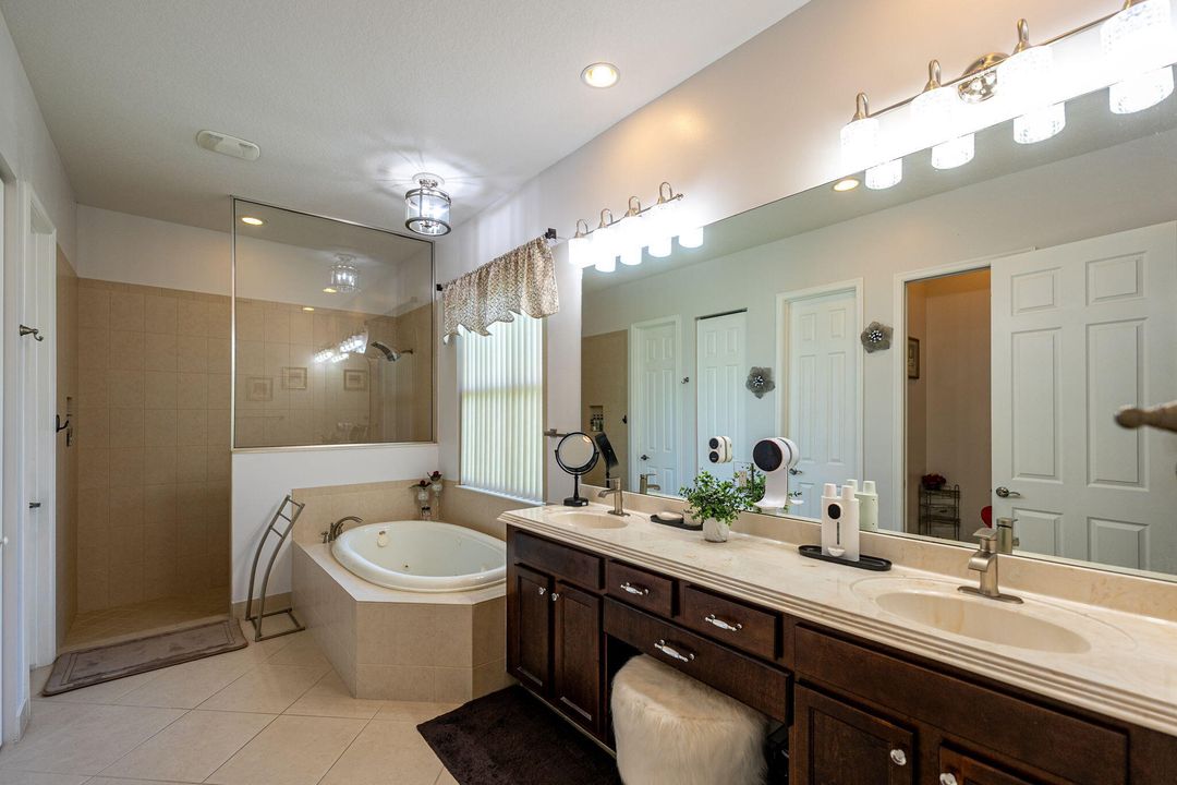 Под контрактом: $470,000 (4 спален, 3 ванн, 2386 Квадратных фут)