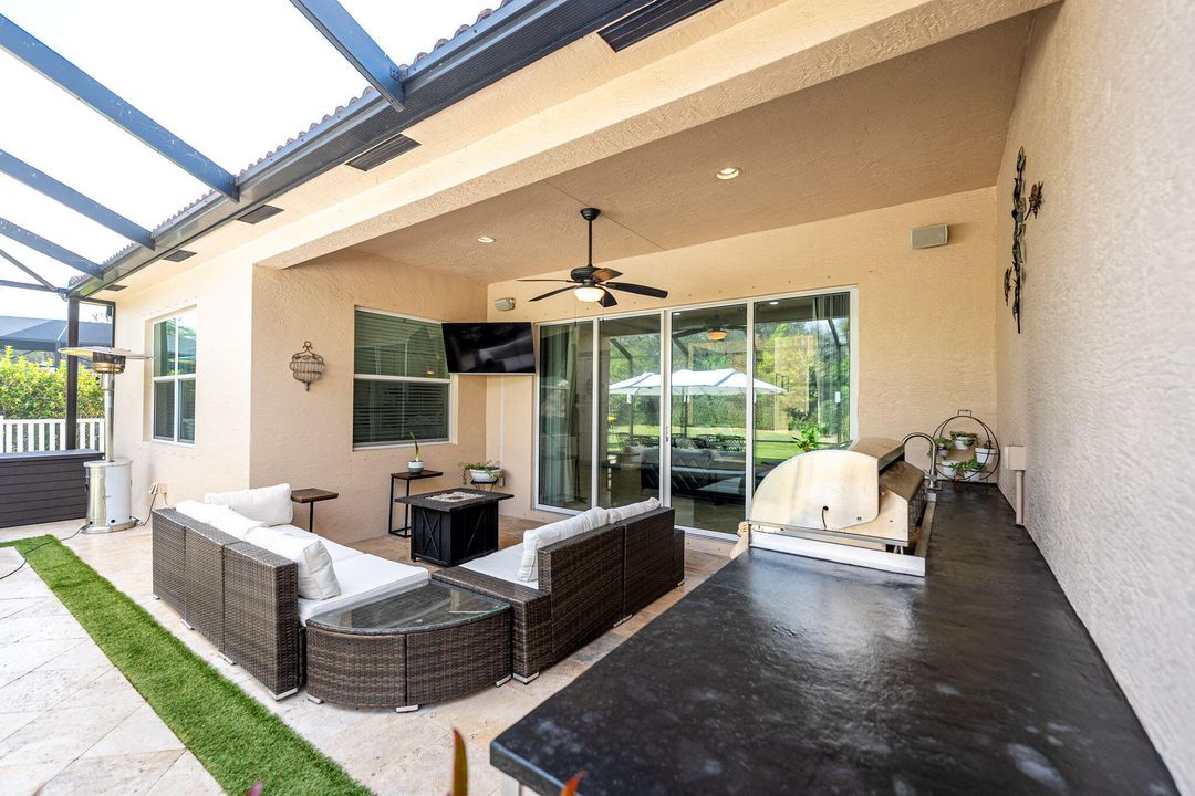 Под контрактом: $470,000 (4 спален, 3 ванн, 2386 Квадратных фут)