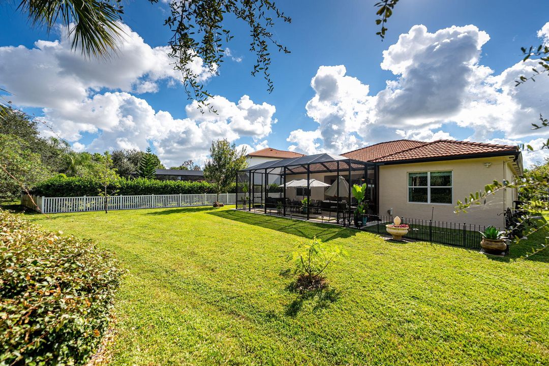 Под контрактом: $470,000 (4 спален, 3 ванн, 2386 Квадратных фут)