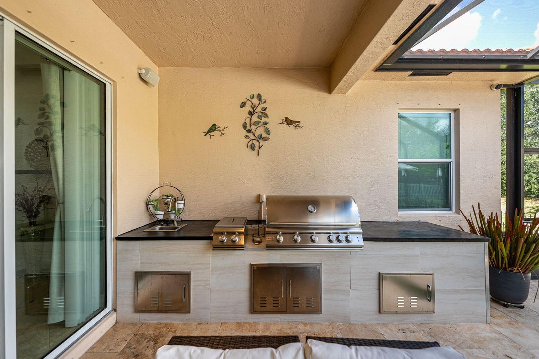 Под контрактом: $470,000 (4 спален, 3 ванн, 2386 Квадратных фут)