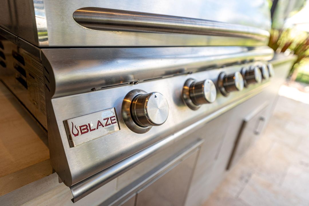 Под контрактом: $470,000 (4 спален, 3 ванн, 2386 Квадратных фут)