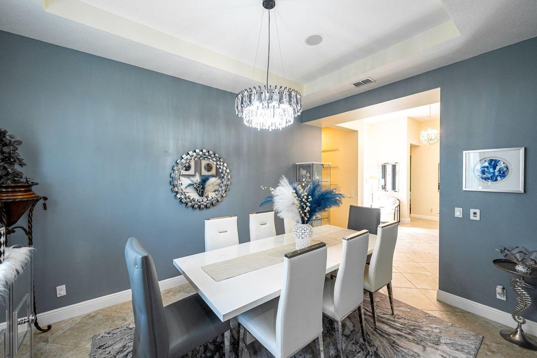 Под контрактом: $470,000 (4 спален, 3 ванн, 2386 Квадратных фут)