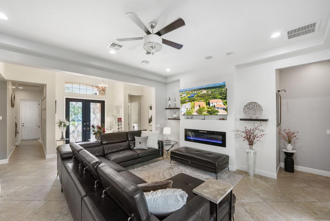 Под контрактом: $470,000 (4 спален, 3 ванн, 2386 Квадратных фут)