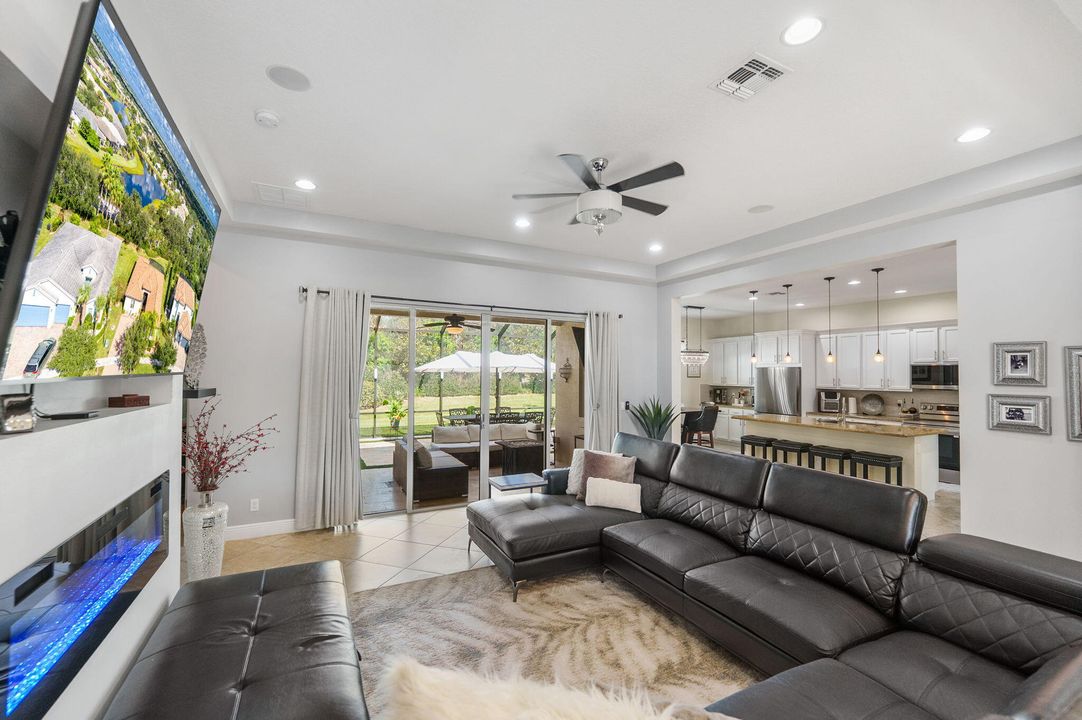 Под контрактом: $470,000 (4 спален, 3 ванн, 2386 Квадратных фут)